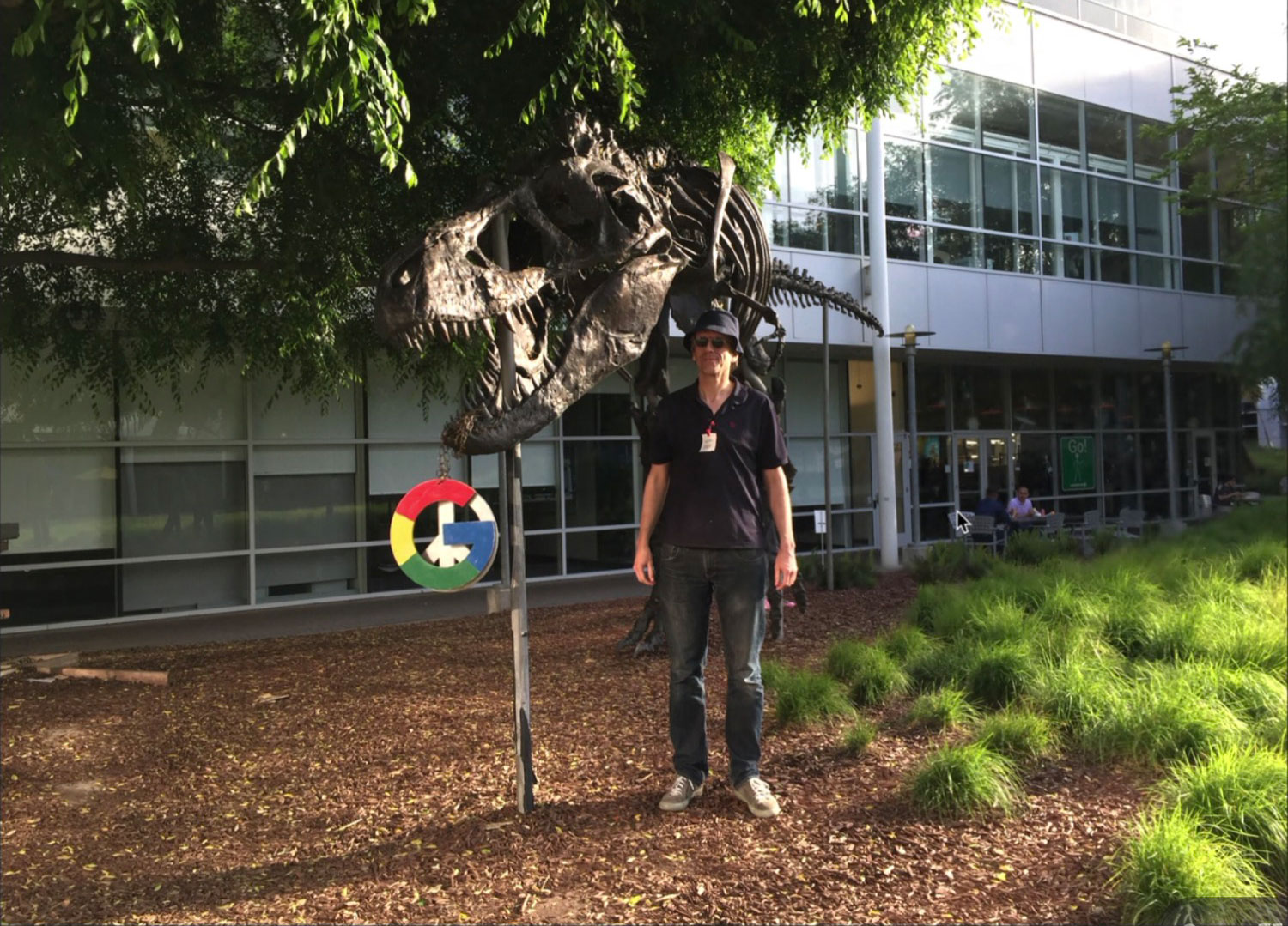 erik_van_blokland_google_campus_silicon_graphics_dinosaur.jpg